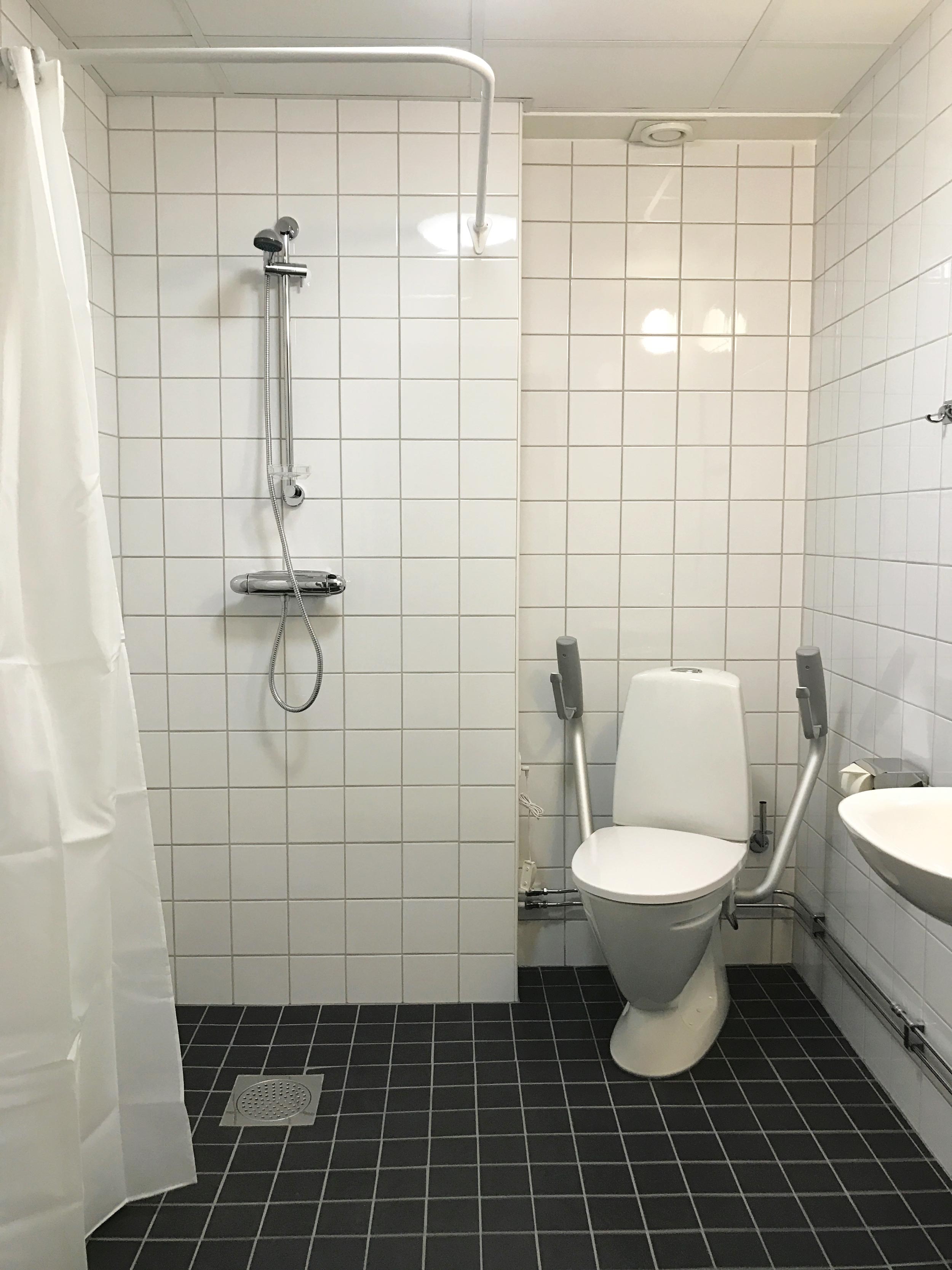 Bild på WC och dusch